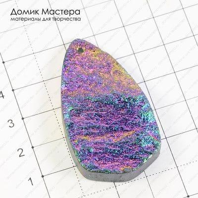 K-Kul-000476 - кварц с титановым напылением, подвеска, 49х27х7мм