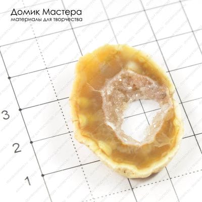 K-Bus-000393 - агатовая жеода с кварцевыми друзами, 38х27х6мм