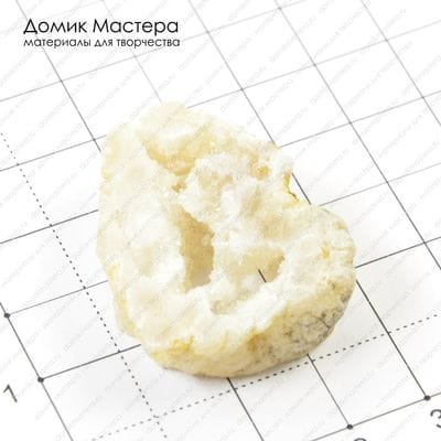 K-Bus-000411 - агат с кварцевой друзой, бусина с отверстием поперек бусины, ближе к верхнему краю, 35х28х11мм