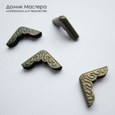 Dek-Met-000031 - уголок металлический, декоративный элемент, бижутерный сплав, "под бронзу", 16х16х4мм