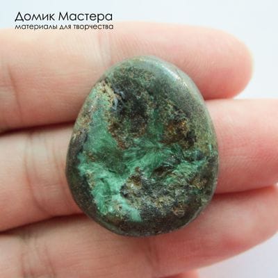 K-K-002386 - малахит плисовый с необработанной (природной) поверхностью, кабошон, месторождение - Россия, 29х24х6мм