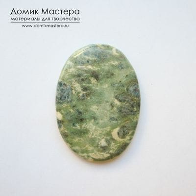 K-K-001775 - фуксит с кианитом, кабошон, натуральный камень, 49х35х5мм