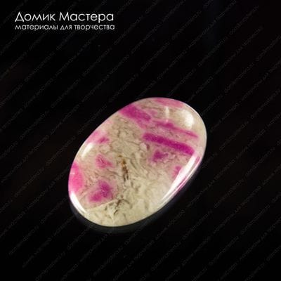 K-K-001785 - кристаллы рубина (поделочного качества) в агате, кабошон, натуральный камень, 37х23х4мм