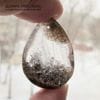 K-Kul-000979 - кварц аквариумный, двояковыпуклая подвеска, натуральный камень с включениями