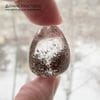 K-Kul-000991 - кварц аквариумный, двояковыпуклая подвеска, натуральный камень с включениями