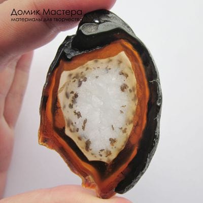 K-Kul-001154 - агат с кварцевой друзой, подвеска, срез, натуральный камень, 65х41х4мм