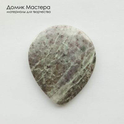 K-K-002435 - клинохлор хромистый, кабошон, натуральный камень, 60х50х8мм, Россия